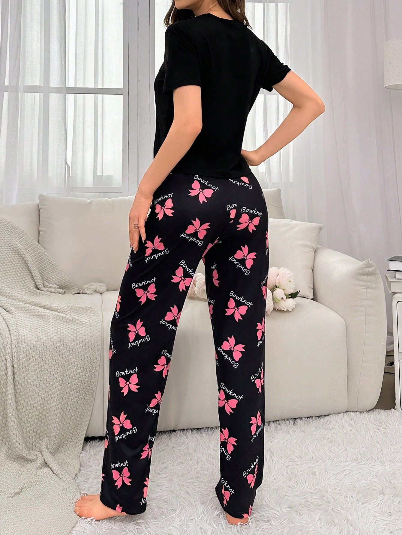BLACK BOWKNOT