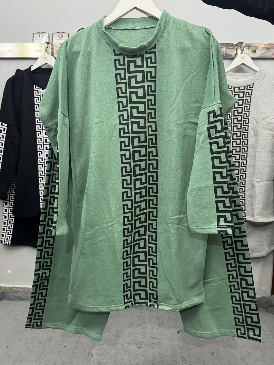 Light Gree Color Drop-Shoulder Puzzle Printed Sweat Style 2-Pcs Winter Tracksuit