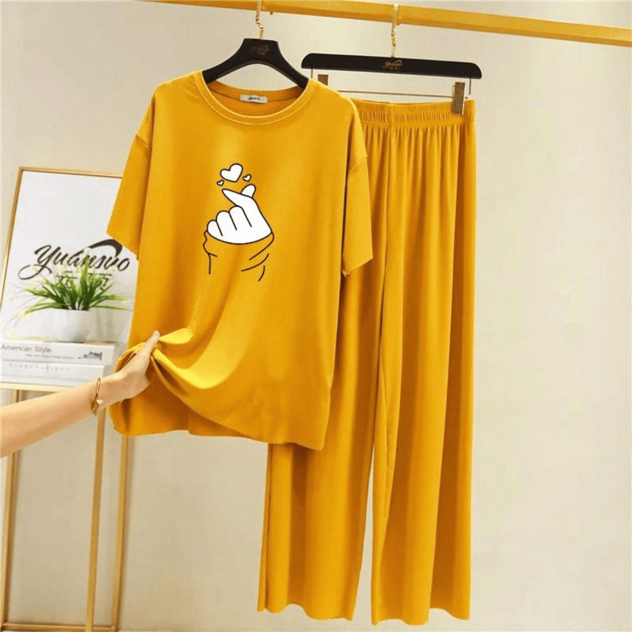 Yellow Finger love Flapper Style